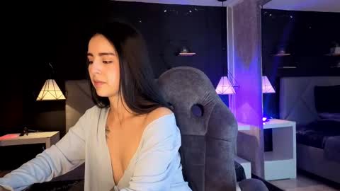 Gia online show from November 2025 04:44:02 AM