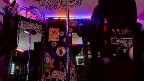 Giggles online show from December 2024 12:35:01 AM