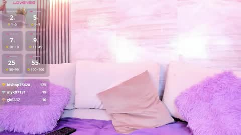 Snapshot of gigi_mane chatting on December 2025 11:26:02 AM gigi_mane online show from December 2025 11:26:02 AM