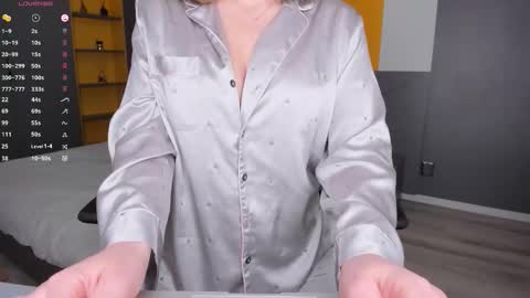 gigihadd online show from February 2026 02:12:02 PM