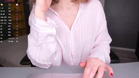 gigihadd online show from February 2026 04:25:01 PM