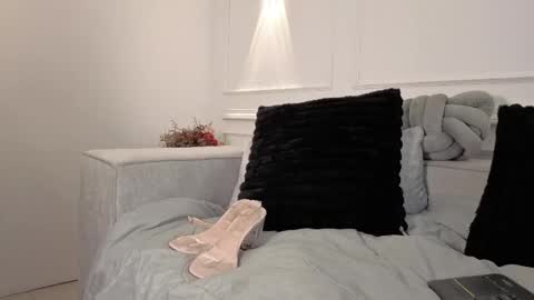 Giigii Hadid  online show from May 2026 07:33:02 PM