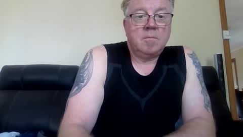 gimmmieoooo online show from February 2026 01:53:02 AM