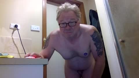 gimmmieoooo online show from March 2026 12:31:02 PM