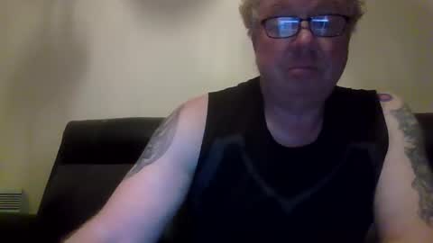 gimmmieoooo online show from April 2026 07:36:02 AM