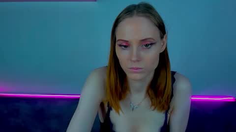 Snapshot of gina_lovelyy chatting on November 2025 11:52:02 AM Gina online show from November 2025 11:52:02 AM