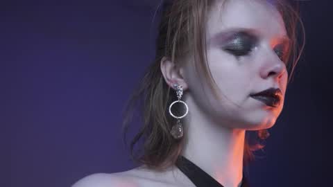        im expecting 350 thumbs up on my altar   online show from November 2025 10:12:01 PM