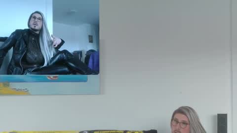 Snapshot of gingerpink1911 chatting on November 2025 12:30:01 PM GingerPink online show from November 2025 12:30:01 PM