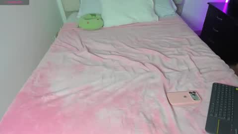 Snapshot of gingersophie_ chatting on December 2025 01:21:02 AM Sophie online show from December 2025 01:21:02 AM