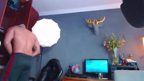 Snapshot of girge23 chatting on October 2025 03:41:01 PM piggy boy online show from October 2025 03:41:01 PM