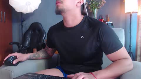 Snapshot of girge23 chatting on November 2025 09:15:01 PM piggy boy online show from November 2025 09:15:01 PM