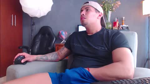 Snapshot of girge23 chatting on November 2025 06:34:02 PM piggy boy online show from November 2025 06:34:02 PM