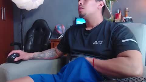 Snapshot of girge23 chatting on November 2025 07:02:01 PM piggy boy online show from November 2025 07:02:01 PM