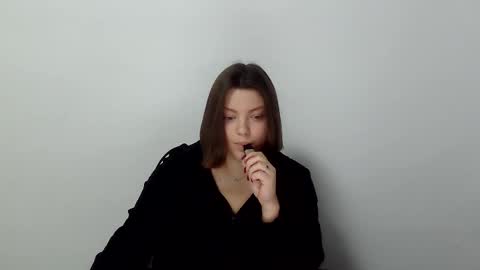 girl_leya online show from November 2025 08:43:01 PM