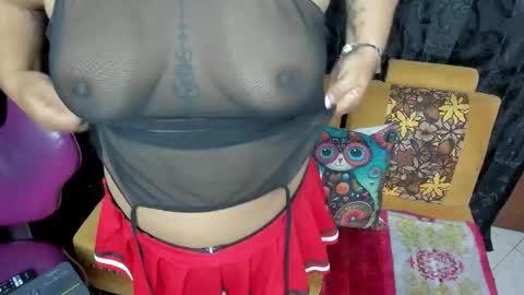 girl_luna_ online show from October 2025 07:03:01 PM