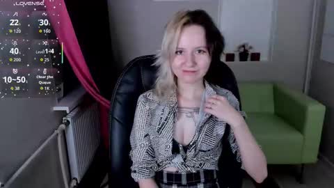 Snapshot of girl_next_doorr chatting on October 2025 01:21:02 PM girl_next_doorr online show from October 2025 01:21:02 PM
