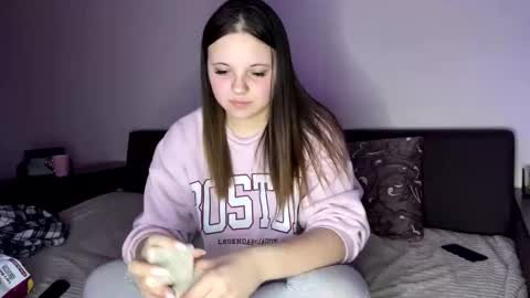 girl_shy07 online show from April 2026 05:28:01 PM