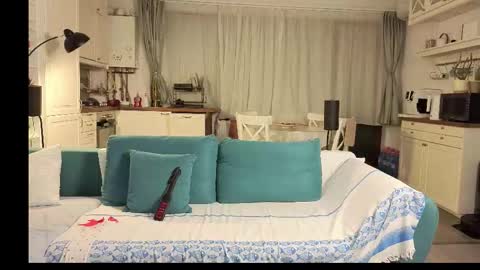 Girlfriend online show from November 2025 04:00:02 PM