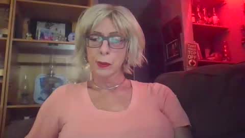 Snapshot of girlinrock chatting on November 2025 01:58:02 AM Girlinrock online show from November 2025 01:58:02 AM