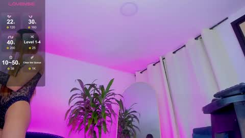 Snapshot of girlsonline_ chatting on December 2024 12:48:02 AM C. Sofia online show from December 2024 12:48:02 AM