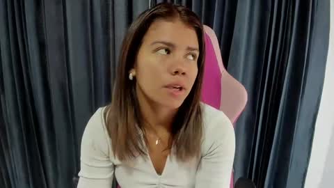 Snapshot of gissel_angel chatting on January 2025 06:53:02 PM Gissel angel online show from January 2025 06:53:02 PM