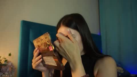 Agness online show from October 2025 01:41:02 PM