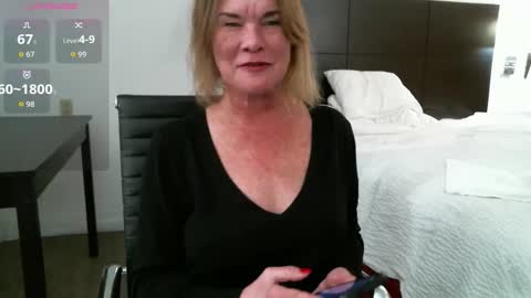 Snapshot of glam_cat chatting on January 2026 05:10:02 AM Gwendolyn online show from January 2026 05:10:02 AM