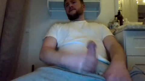 Snapshot of glenjam80 chatting on February 2025 02:22:02 AM glenjam80 online show from February 2025 02:22:02 AM