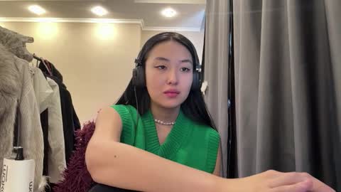 Mia online show from March 2026 09:13:01 AM