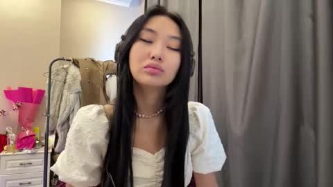 Mia online show from March 2026 09:36:01 AM