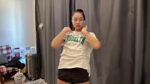 Mia online show from April 2026 09:10:01 AM