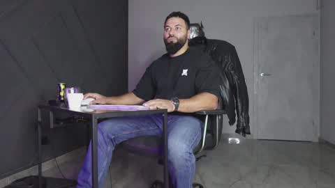 Matthew .. for short call me Matt online show from October 2025 09:57:01 PM