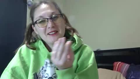 Snapshot of glitchwitchxoxo chatting on December 2025 02:39:02 AM glitchwitchxoxo online show from December 2025 02:39:02 AM