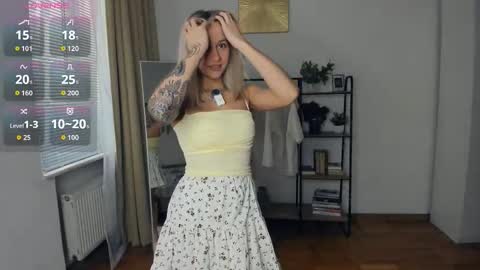 Snapshot of glossybabe_ chatting on October 2025 07:18:01 AM Cherry online show from October 2025 07:18:01 AM