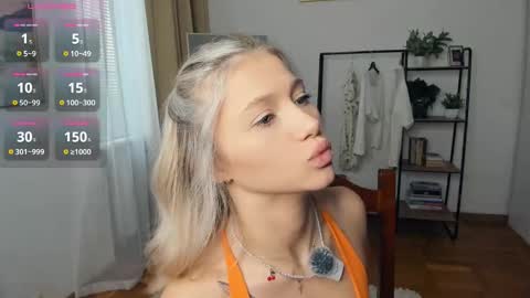 Snapshot of glossybabe_ chatting on November 2025 07:22:01 AM Cherry online show from November 2025 07:22:01 AM