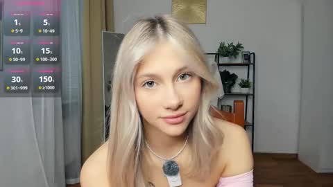 Snapshot of glossybabe_ chatting on November 2025 08:09:01 AM Cherry online show from November 2025 08:09:01 AM