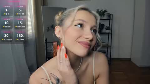 Snapshot of glossybabe_ chatting on November 2025 07:41:02 AM Cherry online show from November 2025 07:41:02 AM