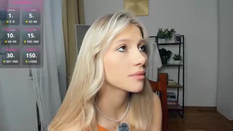 Snapshot of glossybabe_ chatting on November 2025 07:40:01 AM Cherry online show from November 2025 07:40:01 AM