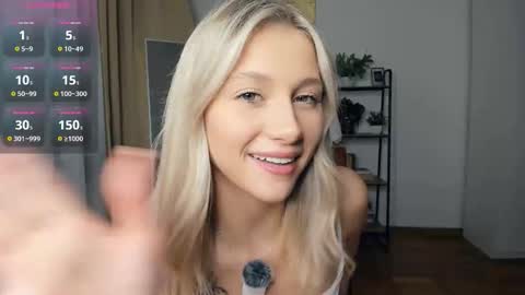 Snapshot of glossybabe_ chatting on November 2025 07:32:01 AM Cherry online show from November 2025 07:32:01 AM