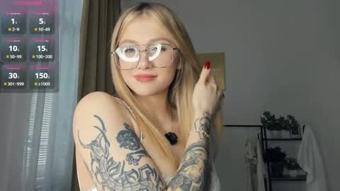Snapshot of glossybabe_ chatting on April 2026 08:02:02 AM Cherry online show from April 2026 08:02:02 AM
