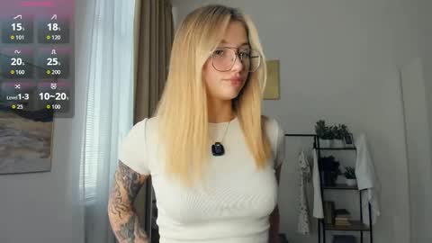 Snapshot of glossybabe_ chatting on May 2026 08:19:02 AM Cherry online show from May 2026 08:19:02 AM