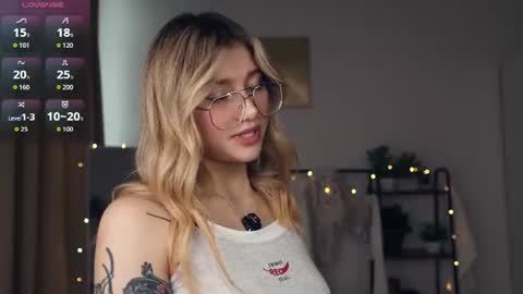 Snapshot of glossybabe_ chatting on July 2026 08:41:01 AM Cherry online show from July 2026 08:41:01 AM
