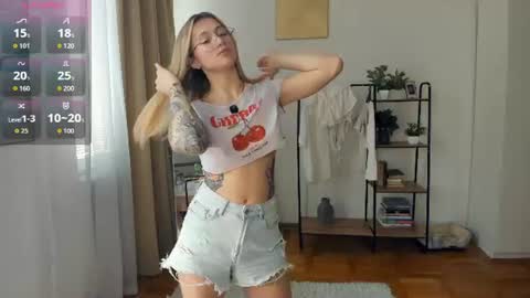 Snapshot of glossybabe_ chatting on July 2026 09:14:02 AM Cherry online show from July 2026 09:14:02 AM