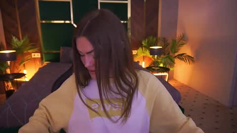 Snapshot of glow_kitten chatting on April 2026 07:25:02 PM glow_kitten online show from April 2026 07:25:02 PM