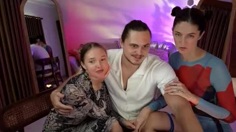 Snapshot of goddess_marylin chatting on October 2025 03:42:02 AM 330 UTC2 girls online show from October 2025 03:42:02 AM