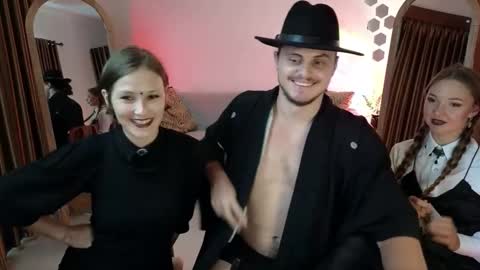 Snapshot of goddess_marylin chatting on October 2025 04:47:01 AM 330 UTC2 girls online show from October 2025 04:47:01 AM