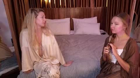 Snapshot of goddess_marylin chatting on November 2025 03:45:02 AM 330 UTC2 girls online show from November 2025 03:45:02 AM