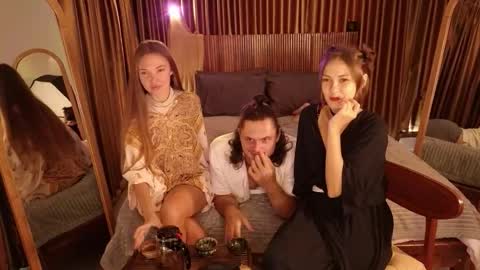 Snapshot of goddess_marylin chatting on November 2025 04:33:02 AM 330 UTC2 girls online show from November 2025 04:33:02 AM