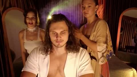 Snapshot of goddess_marylin chatting on November 2025 03:38:02 AM 330 UTC2 girls online show from November 2025 03:38:02 AM