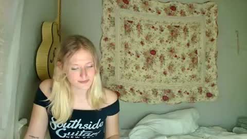 Snapshot of goddessalison chatting on June 2026 01:48:01 AM goddessalison online show from June 2026 01:48:01 AM